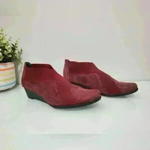 Un Tour En  Ville suede leather booties in merlot. Size 37 (6.5 US)